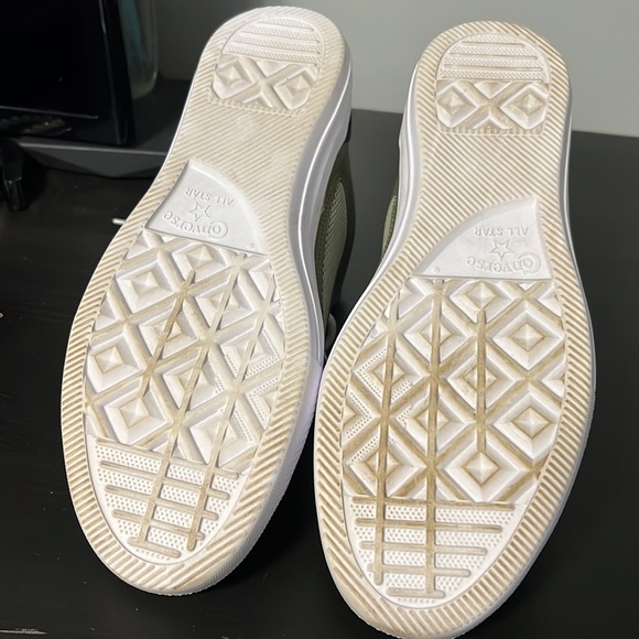 Men’s Converse 8.5 - Picture 3 of 4